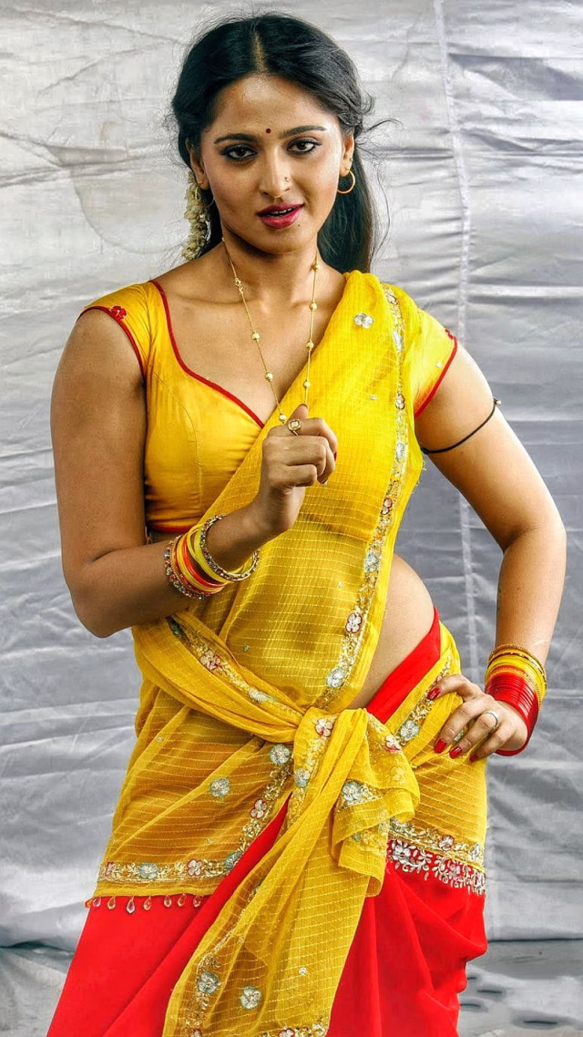 HD-wallpaper-09-anushka-shetty-cute
