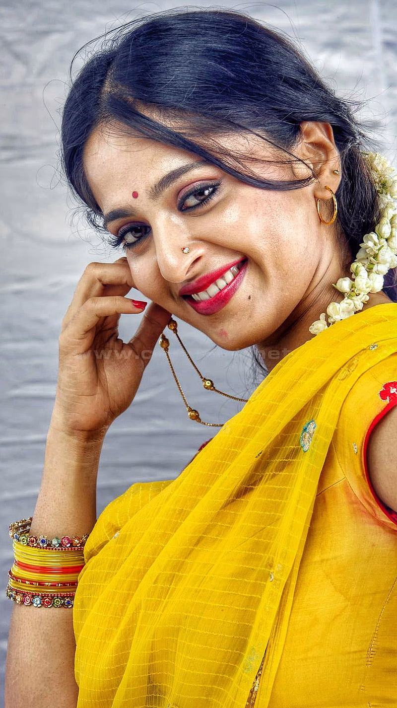 HD-wallpaper-13-anushka-shetty-cute