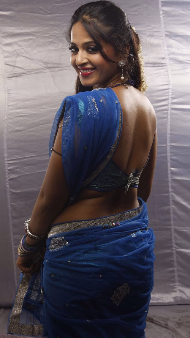 HD-wallpaper-63-anushka-shetty-cute