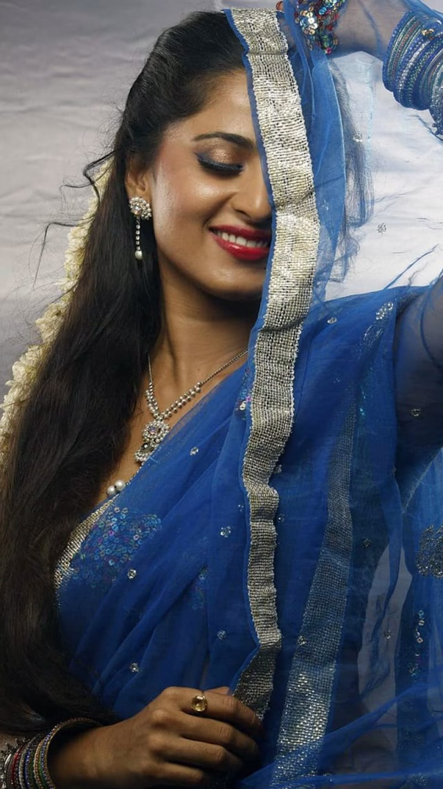 HD-wallpaper-68-anushka-shetty-cute
