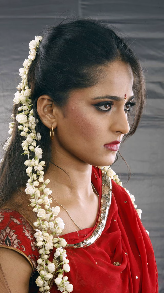 HD-wallpaper-73-anushka-shetty-cute