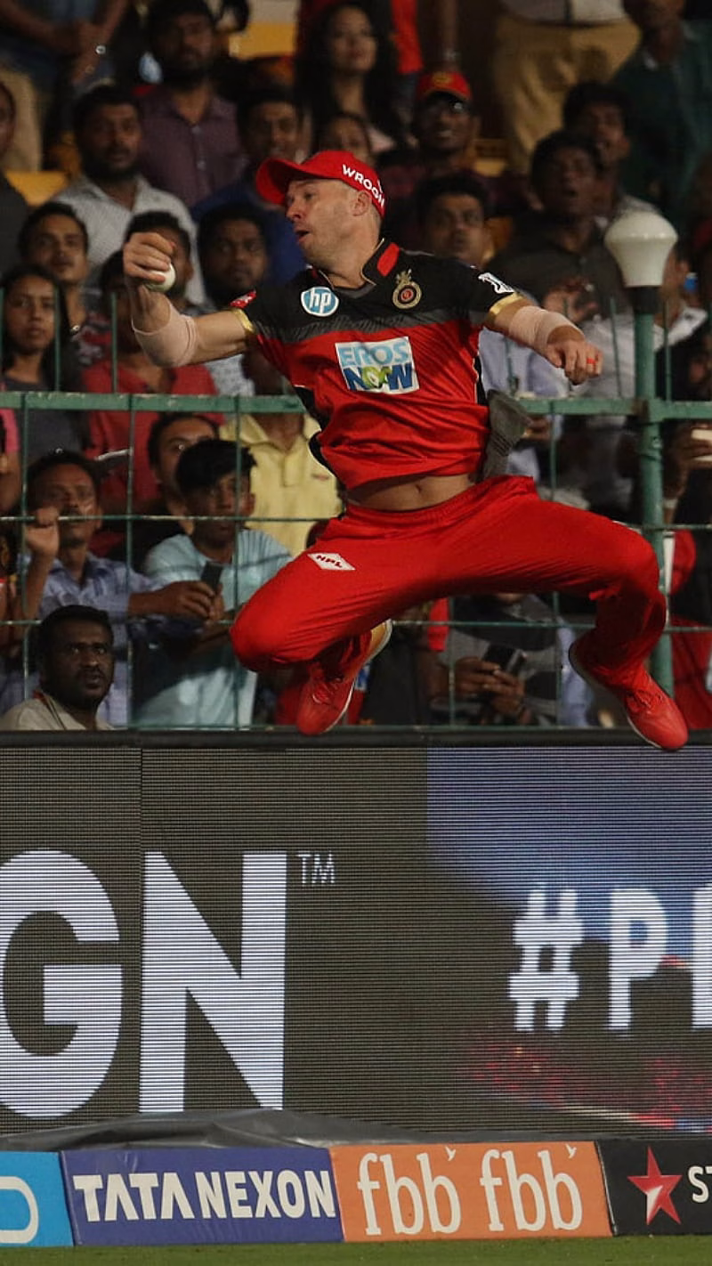 HD-wallpaper-ab-de-villiers-rcb-super-man-catch