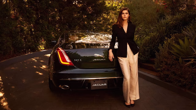 HD-wallpaper-actresses-alexandra-daddario-actress-american-brunette-car