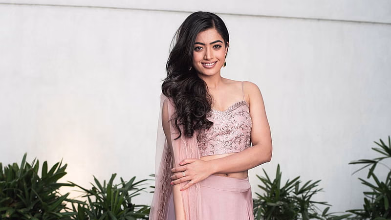 HD-wallpaper-actresses-rashmika-mandanna-1