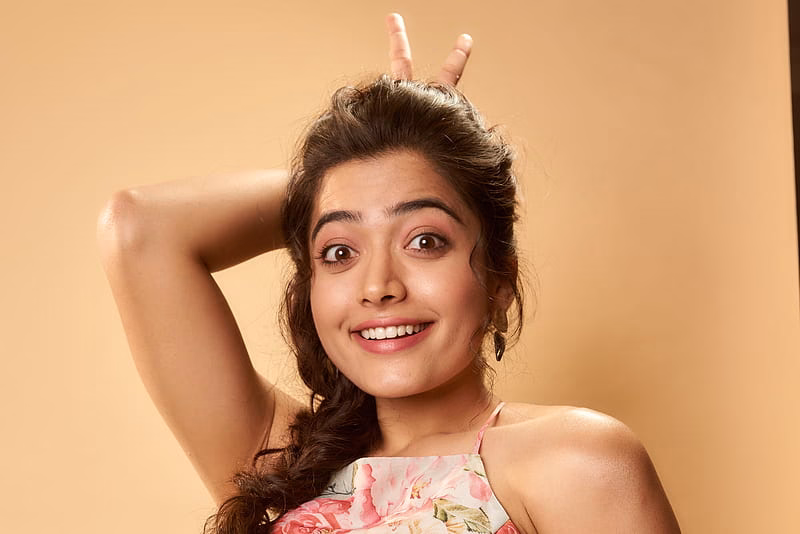HD-wallpaper-actresses-rashmika-mandanna-2
