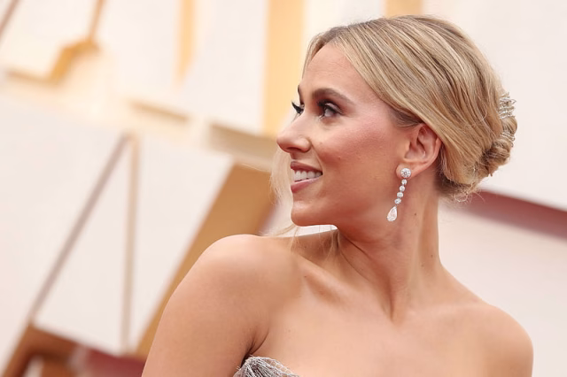 HD-wallpaper-actresses-scarlett-johansson-actress-american-blonde-earrings-1