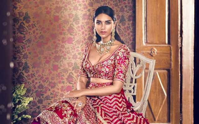 HD-wallpaper-aditi-rao-hydari-2018-indian-actress-saree-bollywood-beauty-brunette-hoot