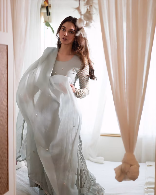 HD-wallpaper-aditi-rao-hydari-aditi-aditi-rao-hydari-saheba-tollywood