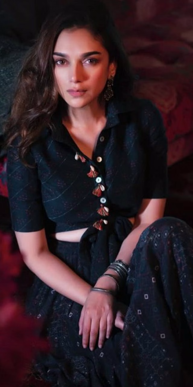 HD-wallpaper-aditi-rao-hydari-gorgeous-padmaavat
