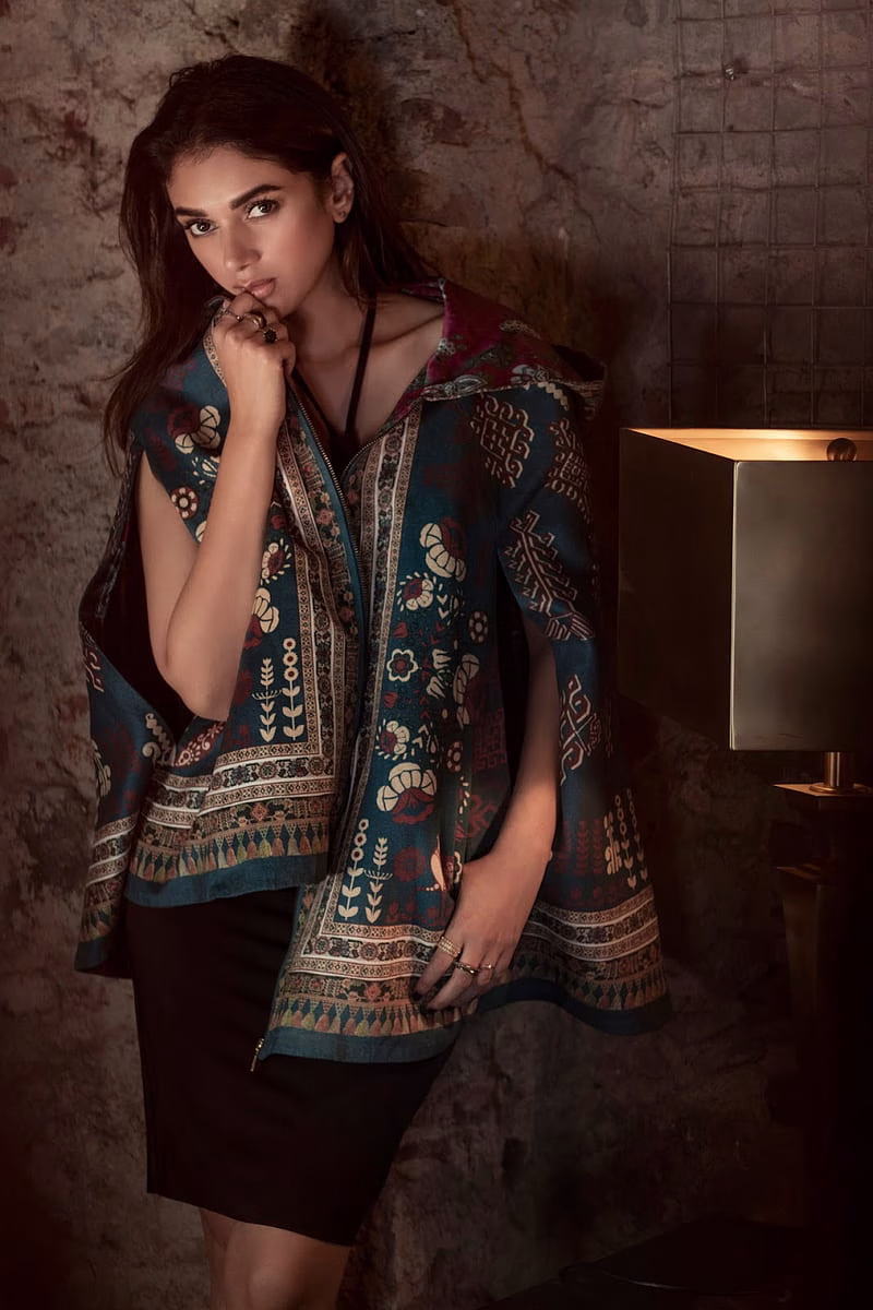 HD-wallpaper-aditi-rao-hydari-women-actress-indian-brunette-women-indoors-bollywood-actresses-long-hair-dark-hair-1