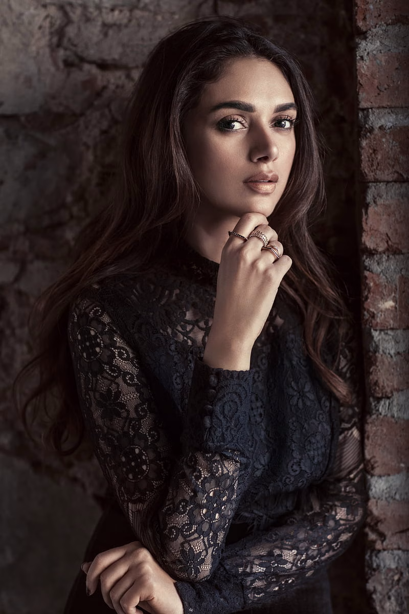 HD-wallpaper-aditi-rao-hydari-women-actress-indian-brunette-women-indoors-bollywood-actresses-long-hair-dark-hair