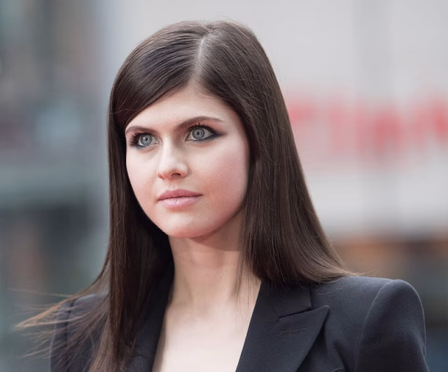 HD-wallpaper-alexandra-daddario-2017-alexandra-daddario-celebrities-girls-2