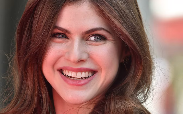 HD-wallpaper-alexandra-daddario-2018-portrait-hollywood-american-actress-beauty