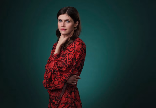 HD-wallpaper-alexandra-daddario-2019-hoot