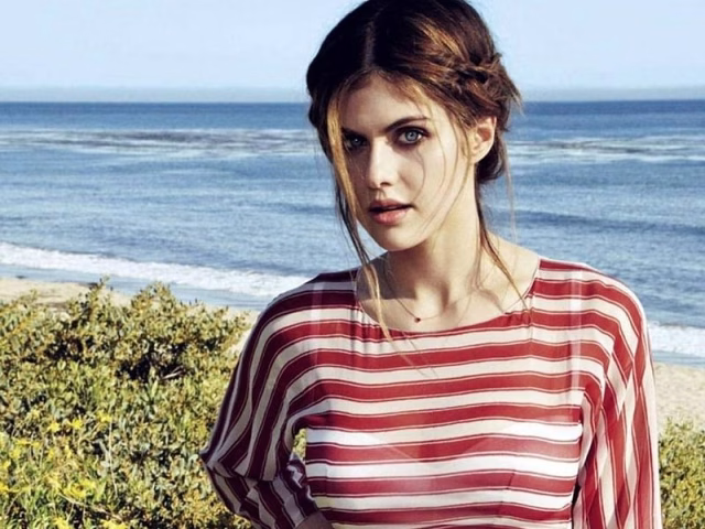 HD-wallpaper-alexandra-daddario-alexandra-daddario-model-actress-beautiful-2015-2