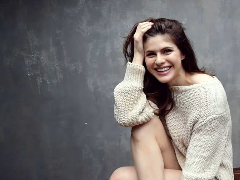 HD-wallpaper-alexandra-daddario-alexandra-model-beautiful-smile-daddario-actress-2015