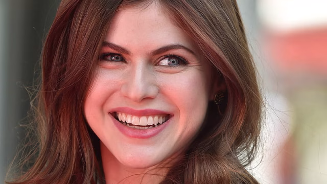 HD-wallpaper-alexandra-daddario-cute-smile-alexandra-daddario-celebrities-girls-smile-cute