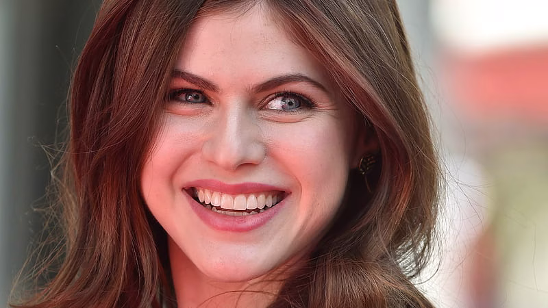 HD-wallpaper-alexandra-daddario-cute-smile-alexandra-daddario-celebrities-girls-smile-cute
