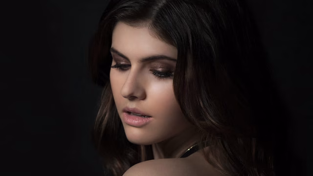 HD-wallpaper-alexandra-daddario-is-posing-for-a-looking-down-celebrities