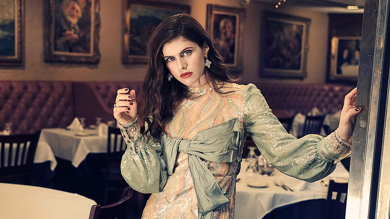 HD-wallpaper-alexandra-daddario-is-standing-with-gray-eyes-and-lipstick-alexandra-daddario