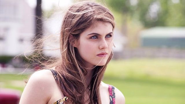HD-wallpaper-alexandra-daddario-is-wearing-sleevless-black-top-during-daytime-celebrities