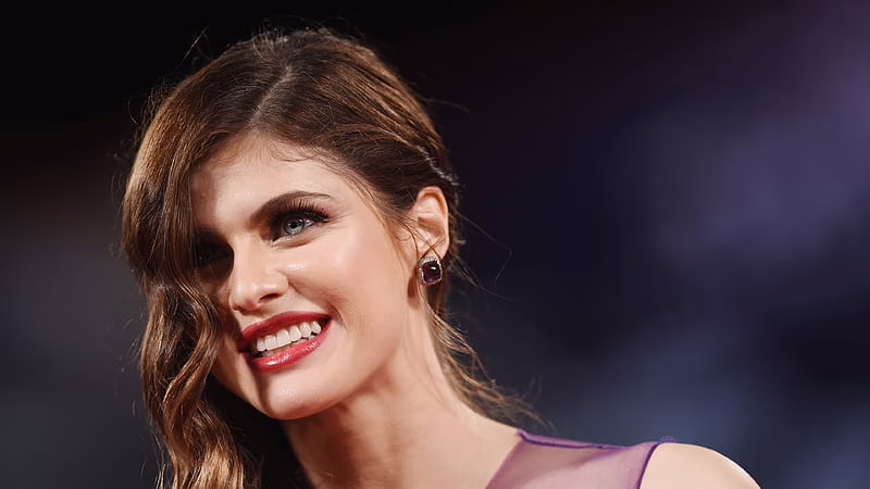 HD-wallpaper-alexandra-daddario-is-wearing-transparent-light-purple-color-dress-with-smiley-face-celebrities
