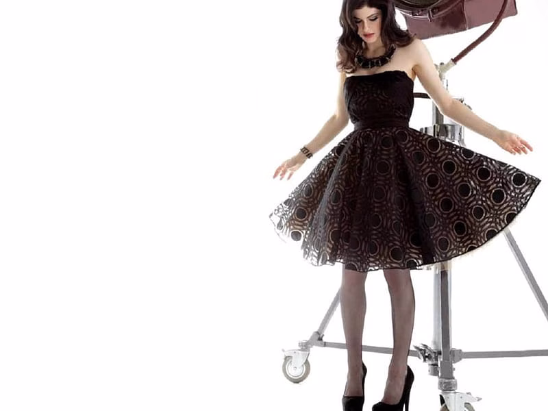HD-wallpaper-alexandra-daddario-model-actress-daddario-alexandra-3