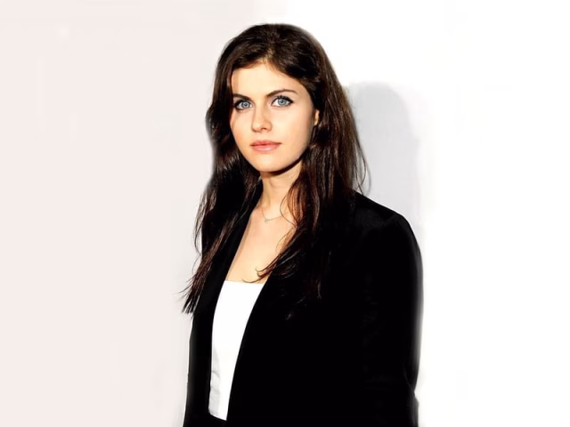 HD-wallpaper-alexandra-daddario-model-actress-daddario-alexandra-7