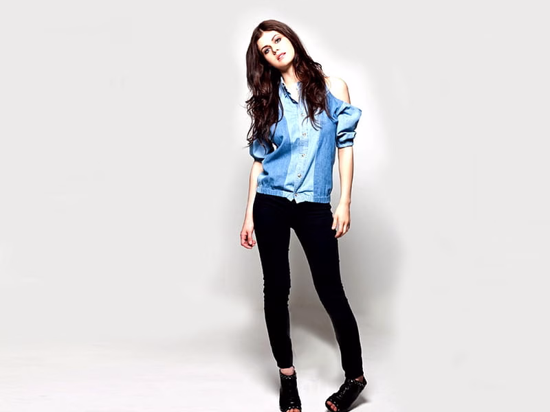 HD-wallpaper-alexandra-daddario-model-actress-daddario-alexandra-9
