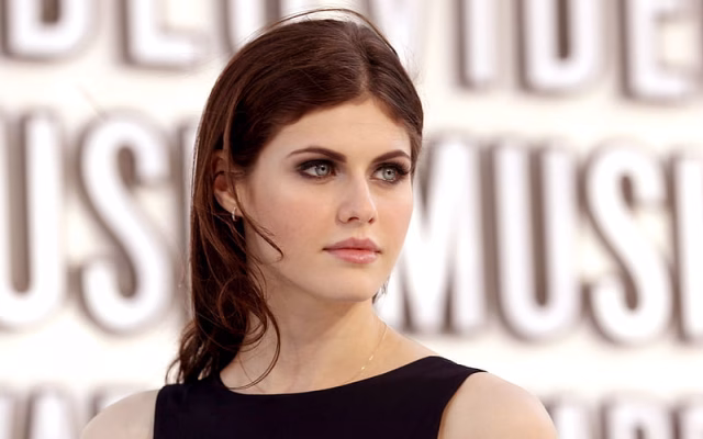 HD-wallpaper-alexandra-daddario-portrait-hollywood-american-actress-beauty-brunette