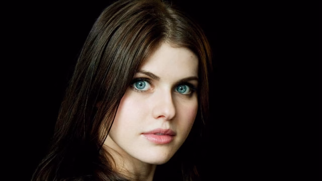 HD-wallpaper-alexandra-daddario-with-blue-eyes-and-pink-lips-in-black-background-alexandra-daddario
