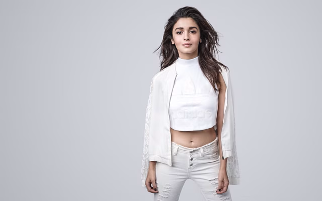 HD-wallpaper-alia-bhatt-bollywood-indian-actress-brunette-beauty
