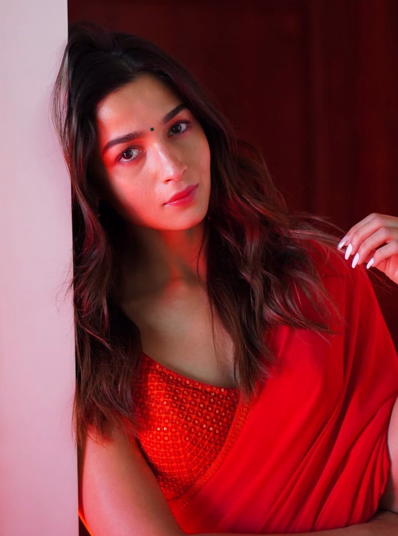 HD-wallpaper-alia-bhatt-in-red