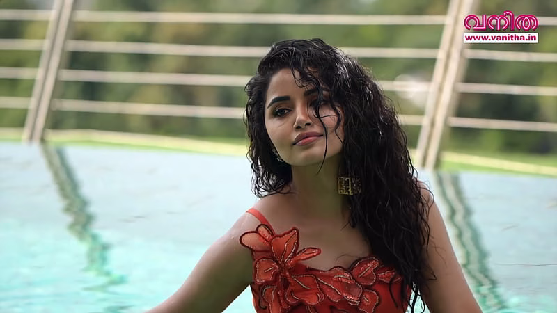 HD-wallpaper-anupama-parameswaran-actress-anupamaparameswaran-malayalam-telugu-12