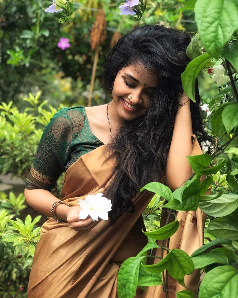 HD-wallpaper-anupamaparameswaran-actress-anupama-anupama-parameswaran-coconut-malayalam-actress-princess-telugu-actress-tree