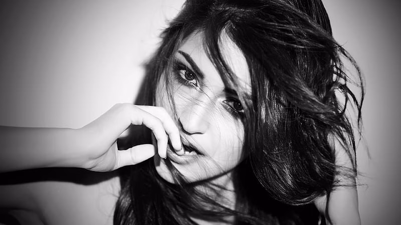 HD-wallpaper-anushka-sharma-monochrome-bollywood-beauty-portrait