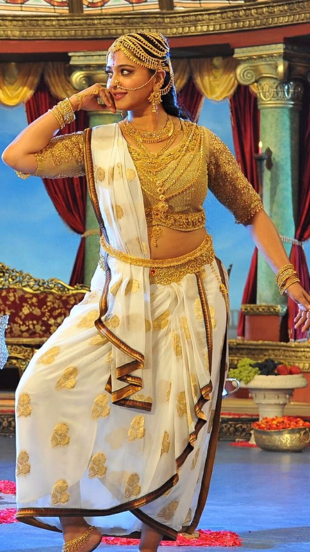 HD-wallpaper-anushka-shetty-akhilanda-telugu