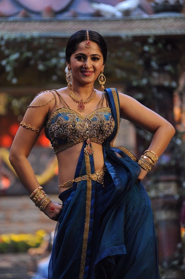 HD-wallpaper-anushka-shetty-beautiful-rudhramadevi
