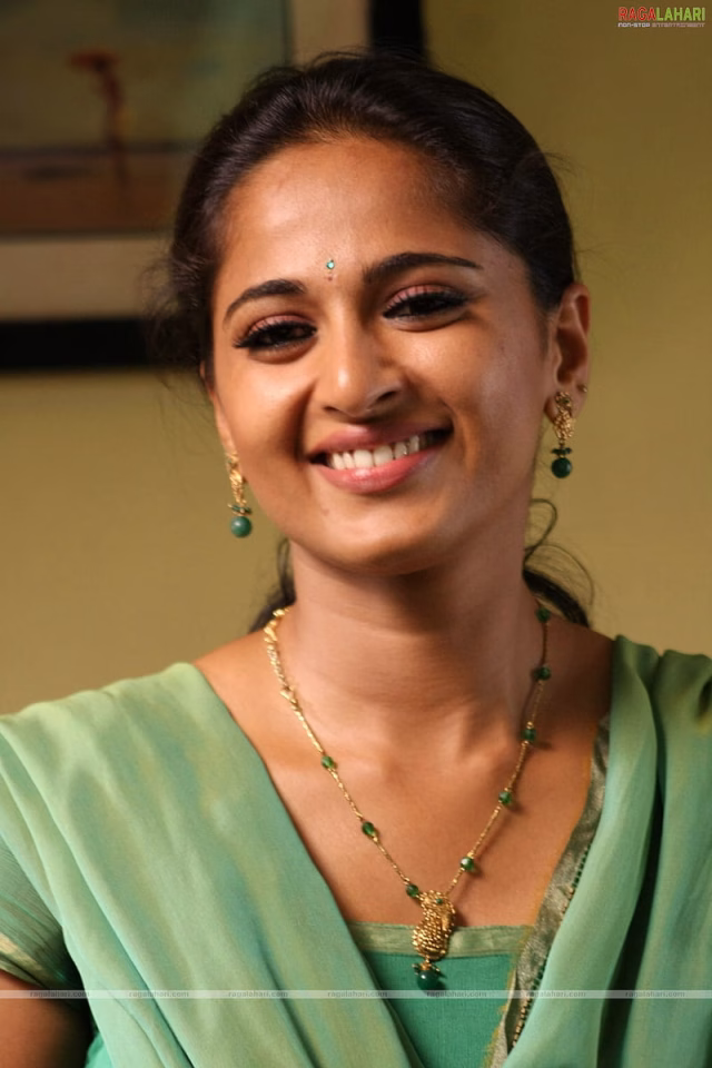 HD-wallpaper-anushka-shetty-head-nose