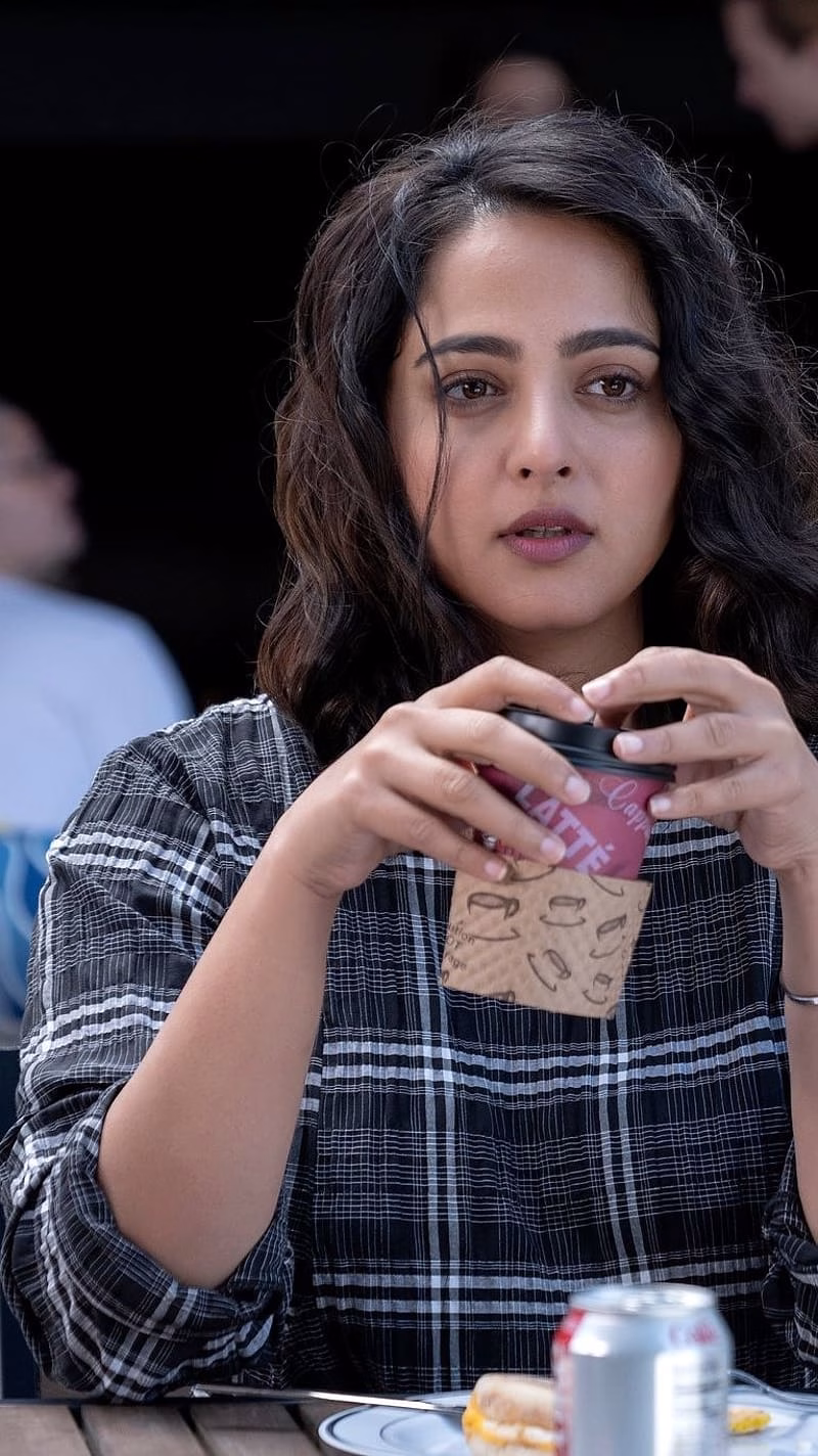HD-wallpaper-anushka-shetty-nishabdam