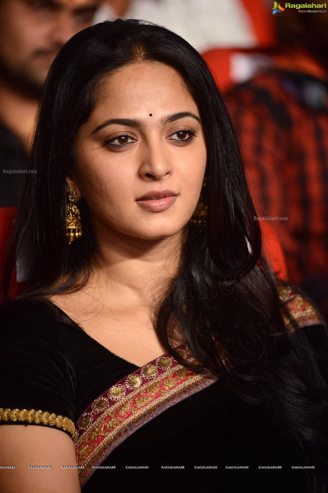 HD-wallpaper-anushka-shetty-organ-lip
