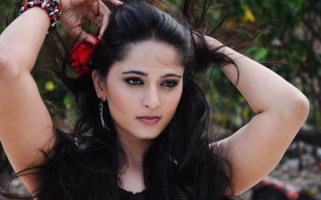HD-wallpaper-anushka-shetty-portrait-bollywood-face-shoot-indian-actress