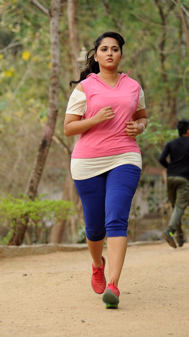 HD-wallpaper-anushka-shetty-size-zero-tamil-cinema