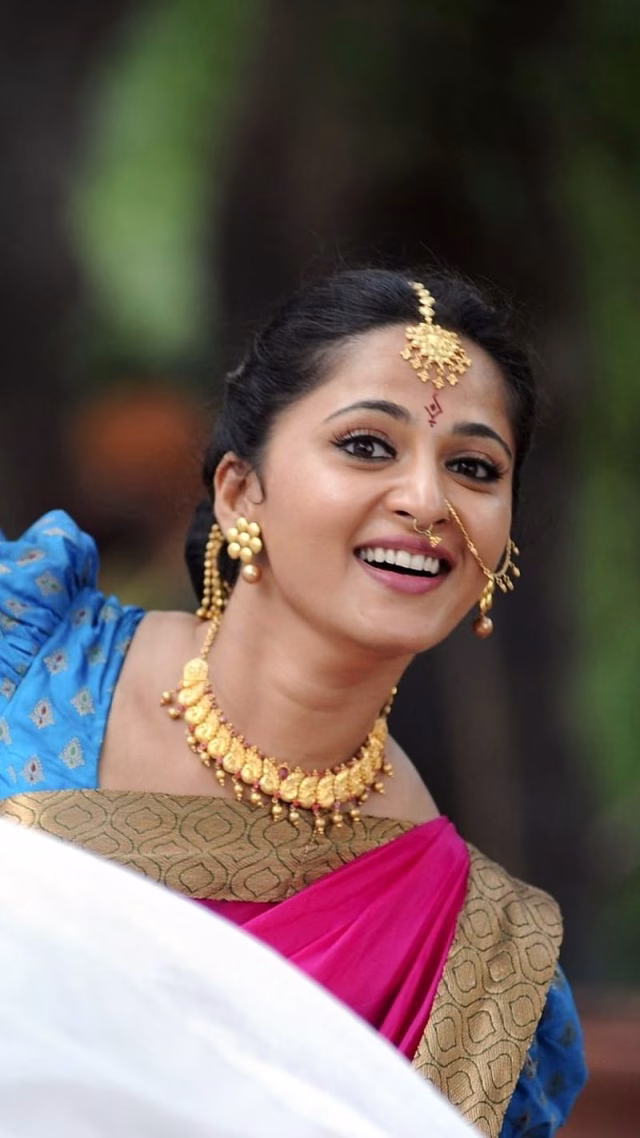 HD-wallpaper-anushka-shetty-telugu-actress-14