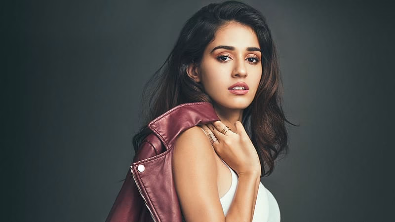 HD-wallpaper-brunette-indian-celebrity-actress-disha-patani-1