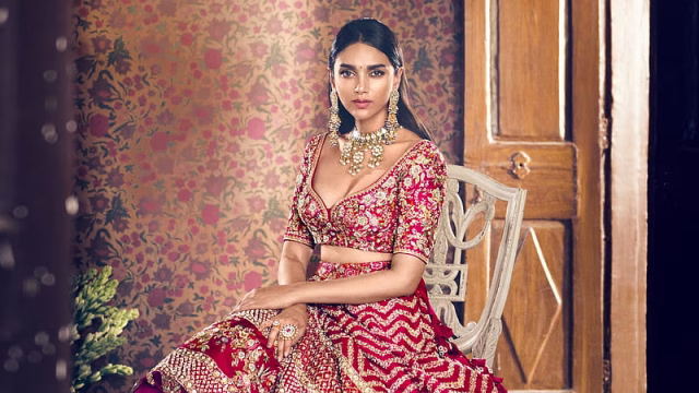 HD-wallpaper-celebrity-aditi-rao-hydari