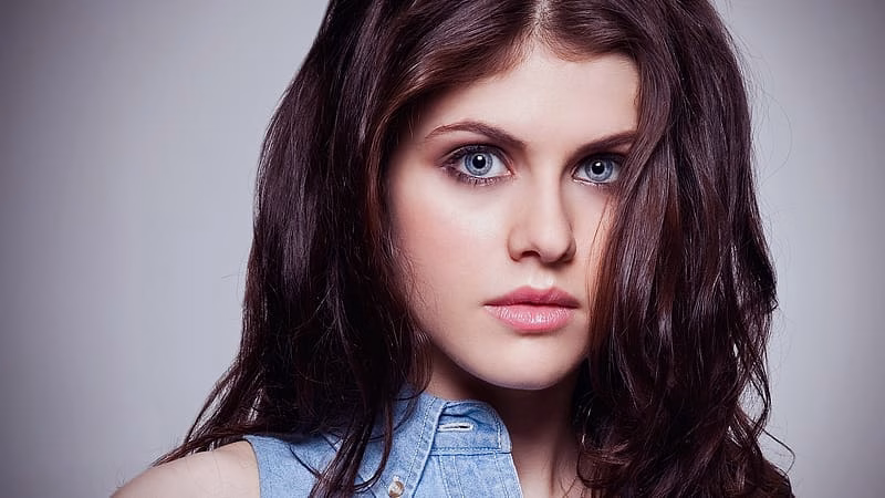 HD-wallpaper-celebrity-alexandra-daddario-15