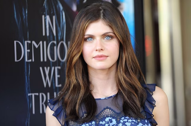 HD-wallpaper-celebrity-alexandra-daddario-3