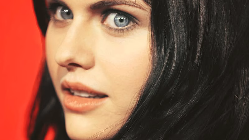 HD-wallpaper-celebrity-alexandra-daddario-9