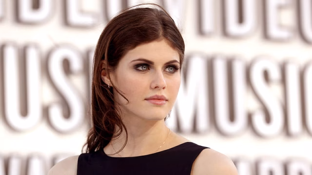 HD-wallpaper-cute-alexandra-daddario-with-gray-eyes-alexandra-daddario